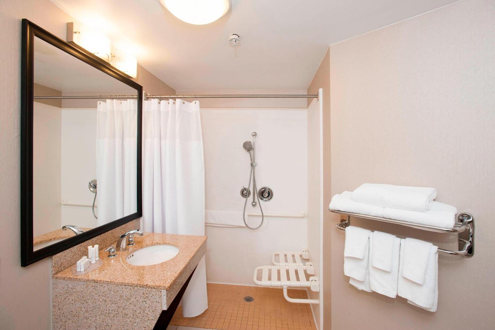 Springhill Suites Birmingham Colonnade Ngoại thất bức ảnh